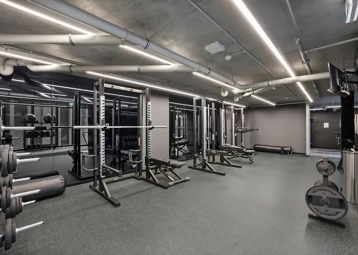 Executive 2-Bed Apartment With Views, Gym And Pool