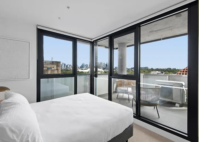Executive 2-Bed Apartment With Views, Gym And Pool